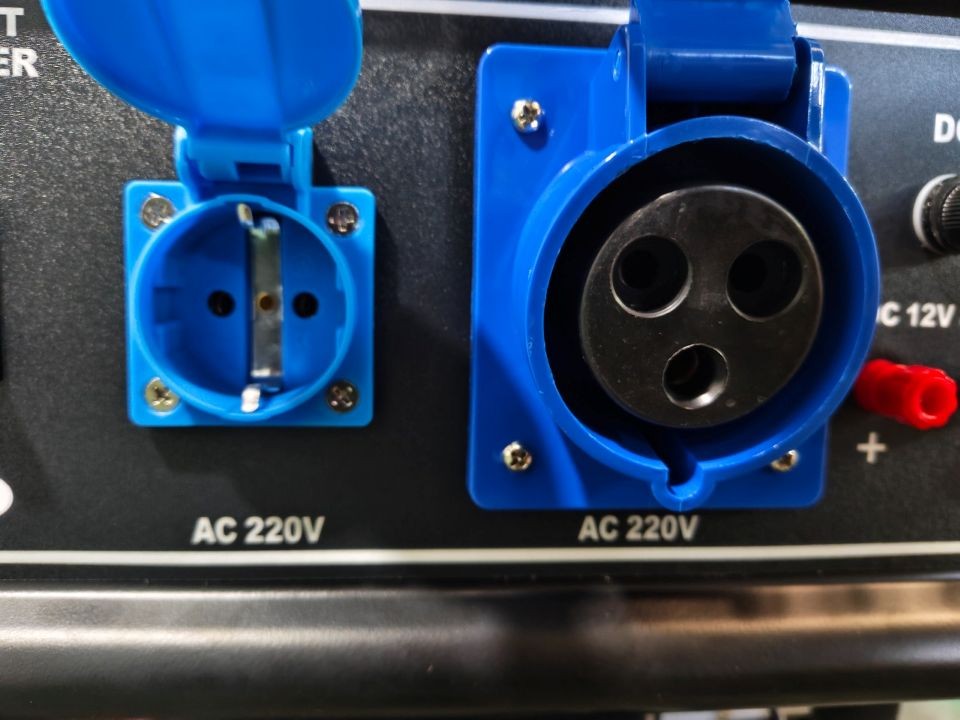 Бензиновый генератор Zammer S6500CXE