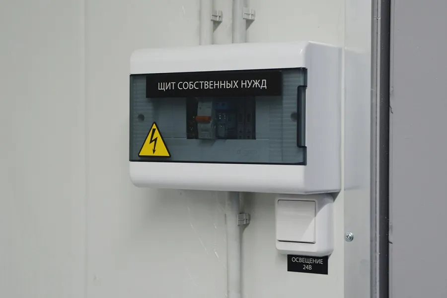 Дизельный генератор Cummins C1000D5 в контейнере с АВР